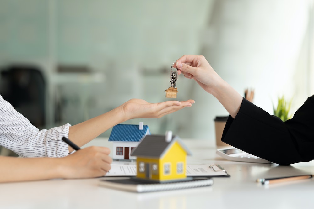 Création d'une agence immobilière : marche à suivre et astuces pour réussir